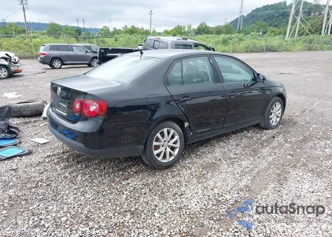 2010 Volkswagen Jetta Limited Edition z USA, uszkodzony, nr VIN 3VWRZ7AJXAM098463